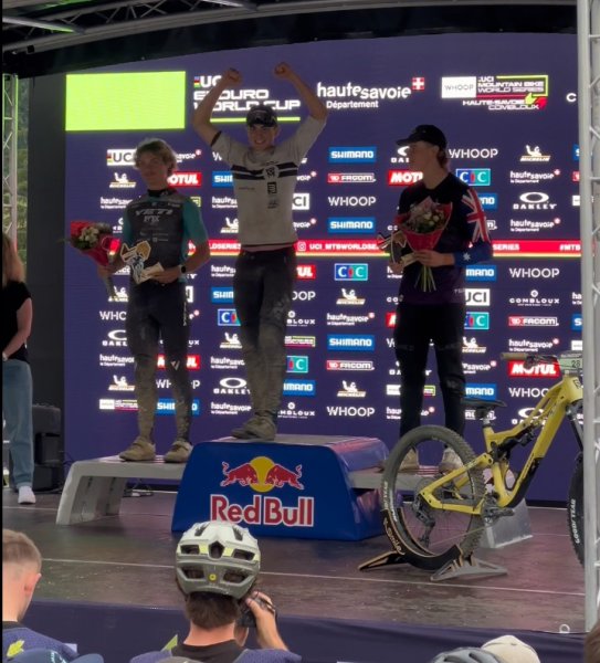 Adam Maxa zvítězil ve Světovém poháru UCI Enduro v Comblouxu