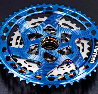 E*THIRTEEN PŘEDSTAVUJE NOVÉ KAZETY HELIX R