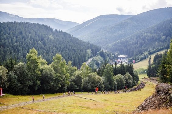 Krkonošská 50 navazuje spolupráci se značkami LEKI a Mizuno