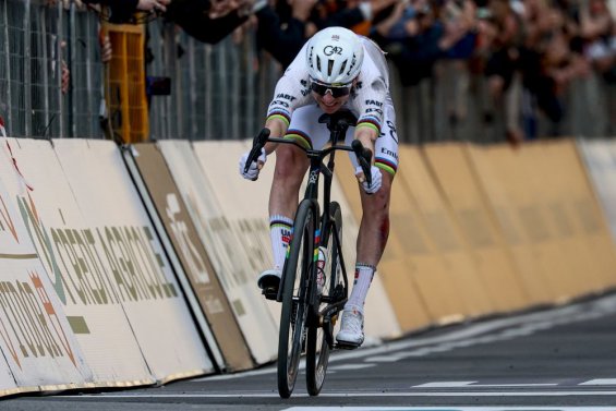 Tadej Pogačar vyhrál Milan - San Remo