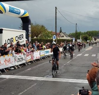 S vítězstvími se protrhl pytel. Čtvrtá etapa Loir et Cher a druhý zářez Marcela Bogusławského. Zároveň deváté sezónní pro ATT Investments