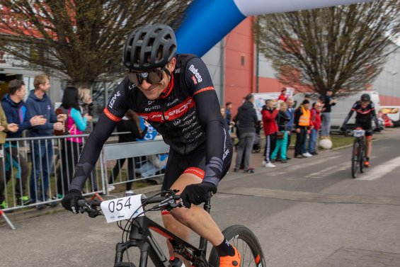 Vítězný double v úvodním MTB závodu sezóny