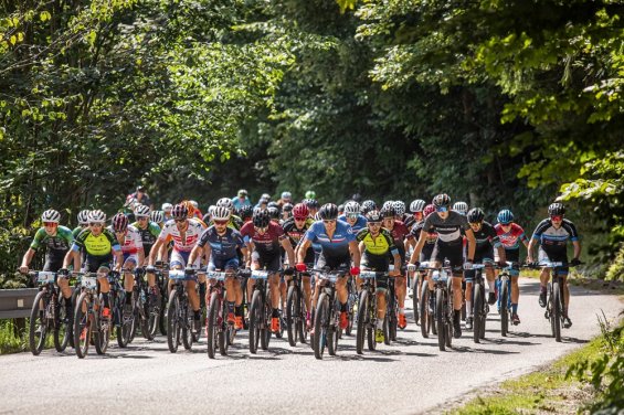 Adel s Jobánkem dojeli 6. a 8. v Šumavském MTB maratonu