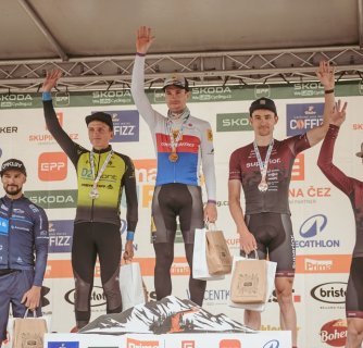 Adel s Neradilem potvrdili formu v deštivém závodě na Zadově