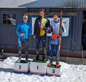 Závody v běžeckém lyžování začaly