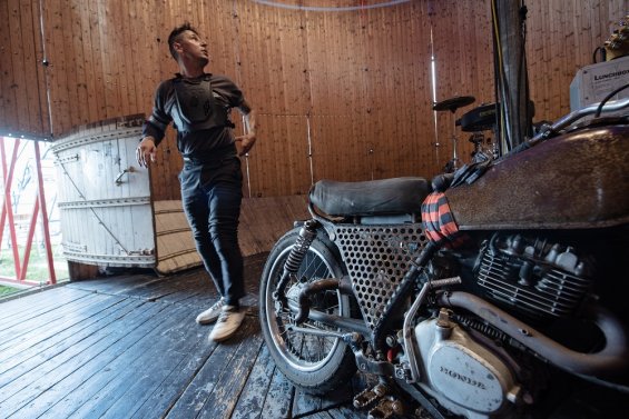 Richard "Gaspi" Gasperotti jako první e-biker na světě projel Stěnu smrti