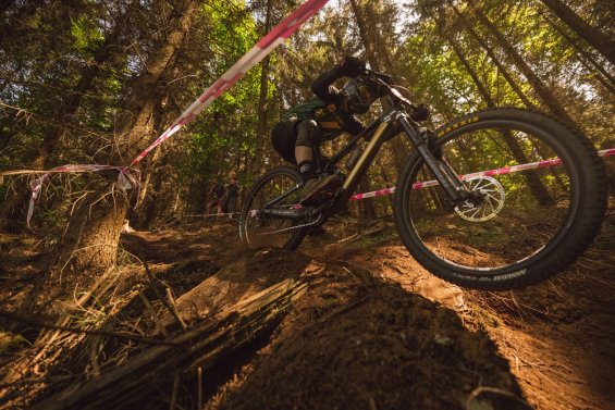 Jakub Pivnička celkovým vítězem České Enduro Série