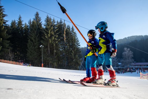 Skiareálům pomohly po oblevě, kdy roztál téměř všechen sníh, tuhé mrazy